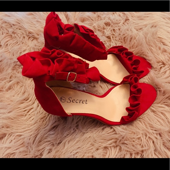 Red velvet strap heel - Picture 1 of 4